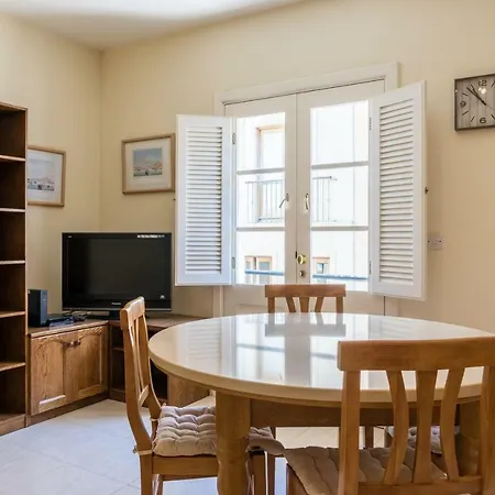 Central, Fifth Floor * Sliema